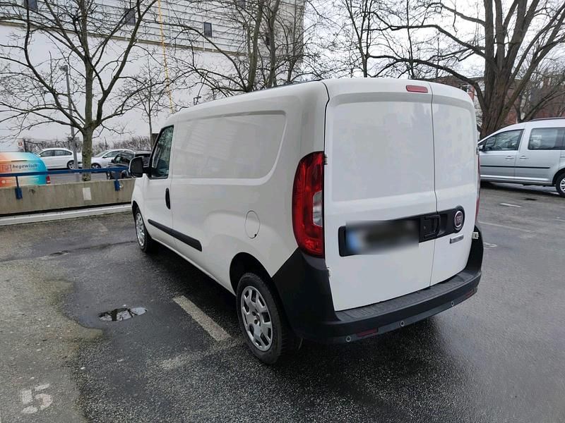 Gebraucht Fiat Doblò 100 PS (73 kW) 2018 Weiß Van / Kleinbus