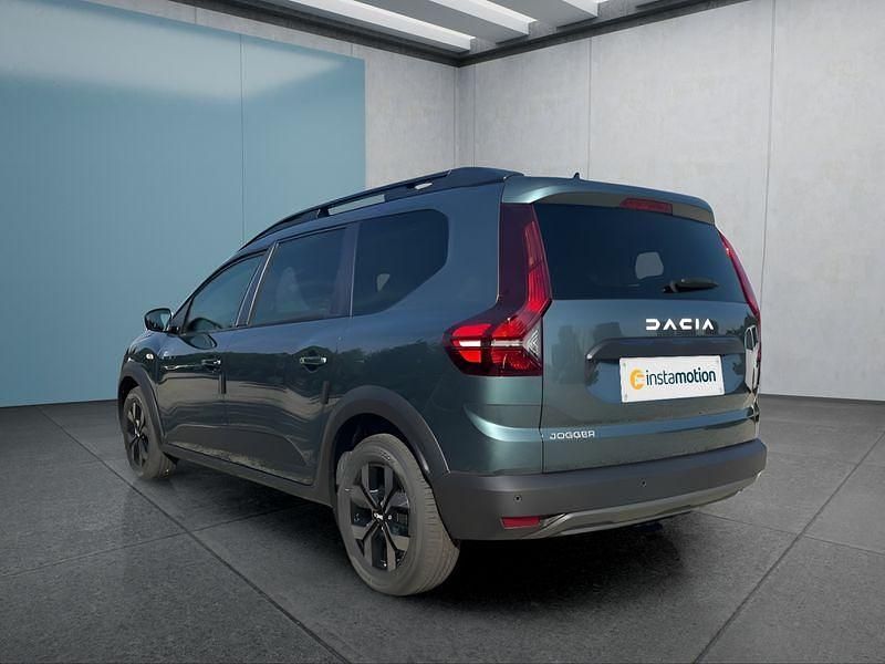 Neu Dacia Jogger 101 PS (74 kW) 2025 Grün Van / Kleinbus