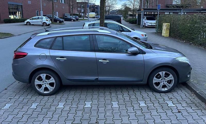 Gebraucht Renault Mégane Dynamique 110 PS (80 kW) 2011 Grau Limousine