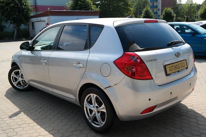 Gebraucht Kia Ceed 109 PS (80 kW) 2007 Silber Kleinwagen