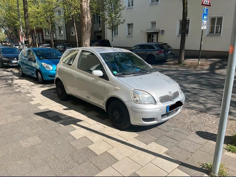 Silber Gebraucht 2005 Toyota Yaris Kleinwagen | 1.500 € (Guter Preis) - Bild 1/4