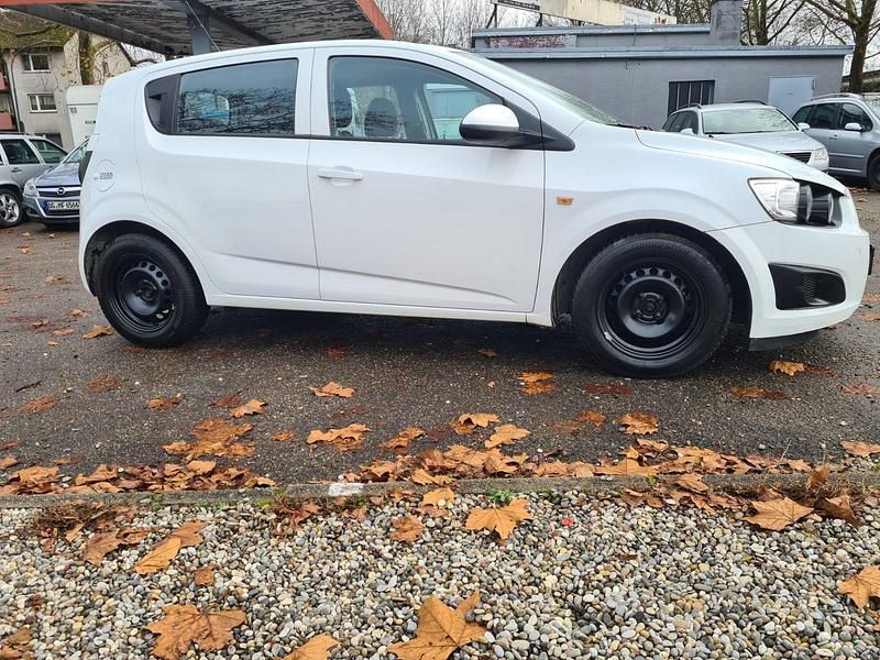 Weiß Gebraucht 2012 Chevrolet Aveo Kleinwagen | 3.400 € (Etwas zu teuer) - Bild 1/4