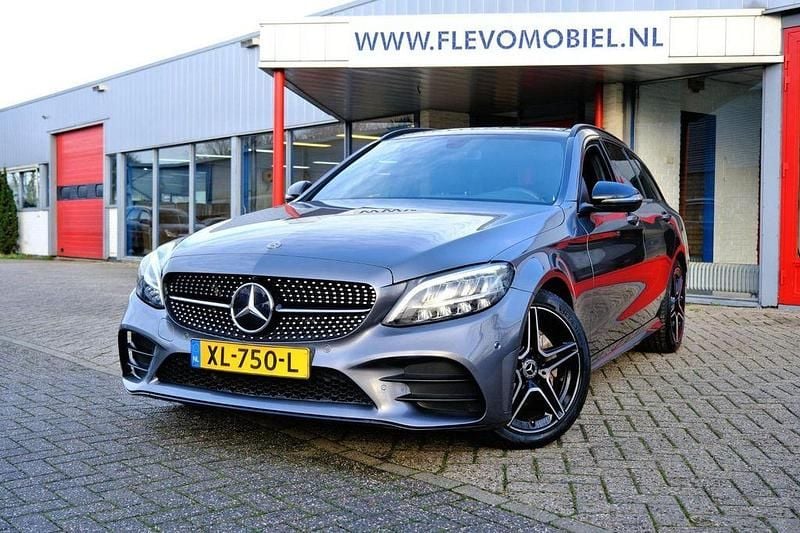 Grau Gebraucht 2019 Mercedes C160 Business Coupé | 22.950 € (Teuer) - Bild 1/4
