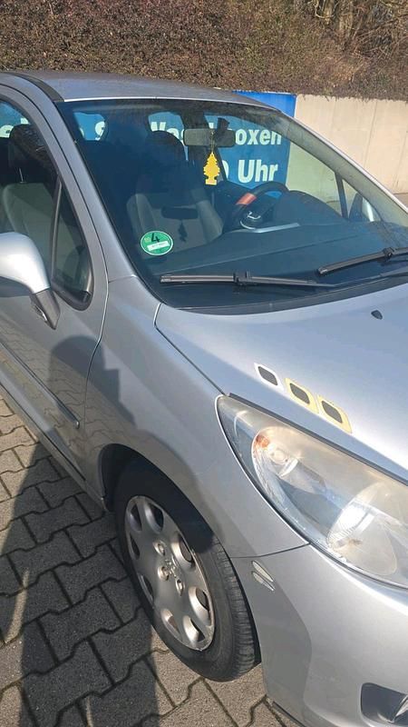 Gebraucht Peugeot 207 74 PS (54 kW) 2011 Grau Kleinwagen