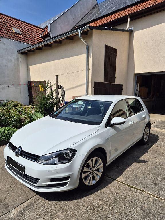 Weiß Gebraucht 2016 VW Golf VII Comfortline Limousine | 12.300 € (Fairer Preis) - Bild 1/4
