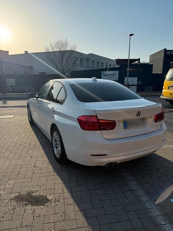 Gebraucht BMW 320 190 PS (139 kW) 2017 Weiß Limousine