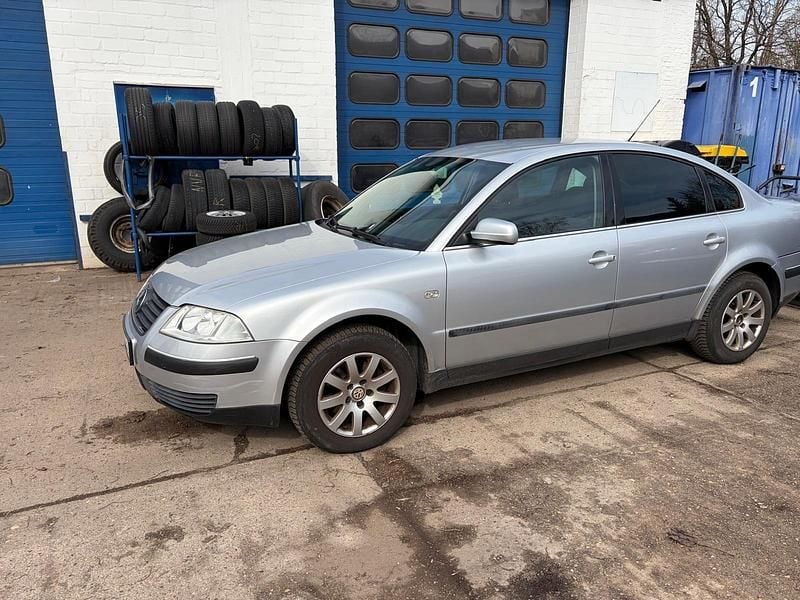 Gebraucht VW Passat 102 PS (75 kW) 2002 Silber Limousine