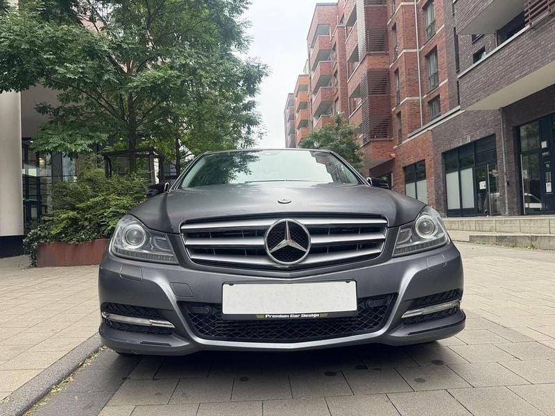 Gold Gebraucht 2011 Mercedes C250 Avantgarde Limousine | 10.900 € (Guter Preis) - Bild 1/4