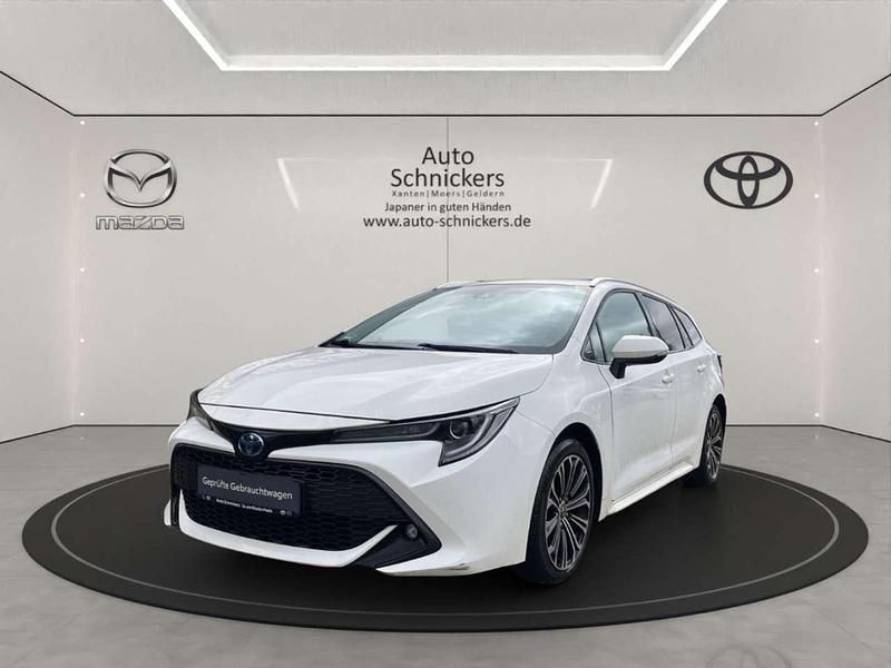 Schneeweiß Gebraucht 2022 Toyota Corolla Team Kombi | 20.990 € (Guter Preis) - Bild 1/4