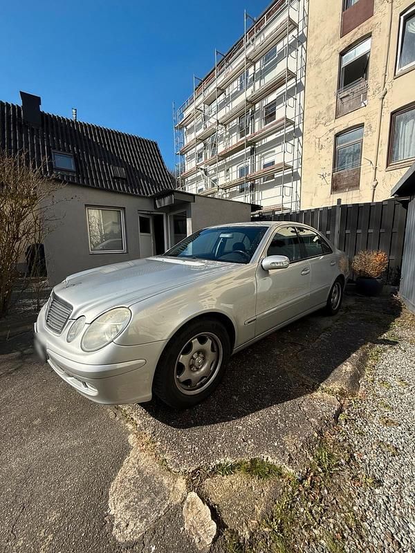 Gebraucht Mercedes E220 2002 Silber Limousine