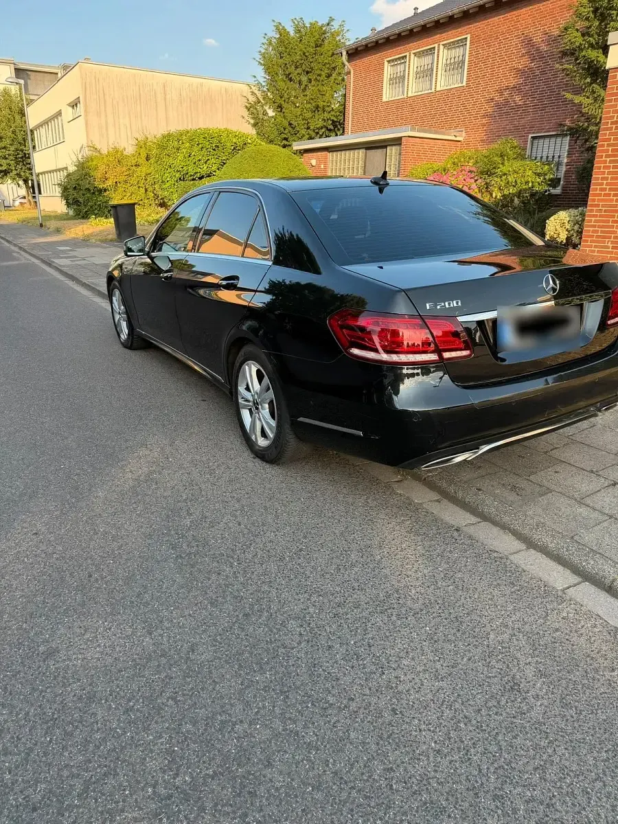 Gebraucht Mercedes E200 136 PS (100 kW) 2015 Schwarz Limousine