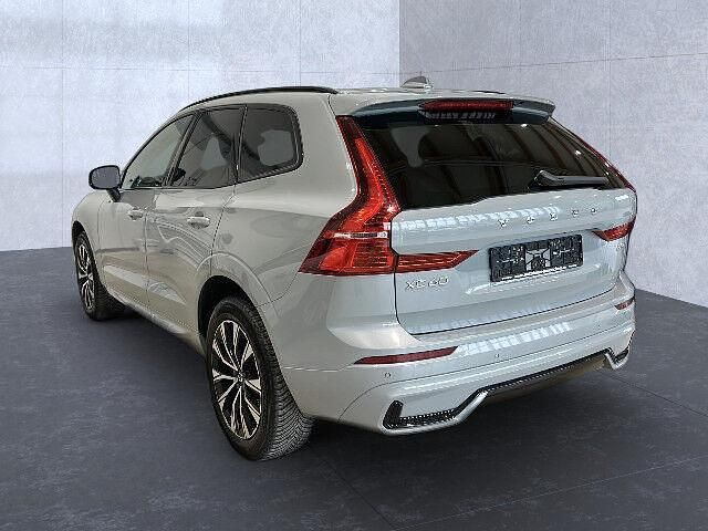 Gebraucht Volvo XC60 Plus 197 PS (144 kW) 2023 Vapour grey / (metallic) SUV