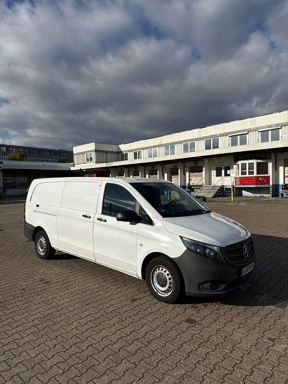 Weiß Gebraucht 2018 Mercedes Vito Van / Kleinbus | 15.000 € (Superpreis) - Bild 1/4