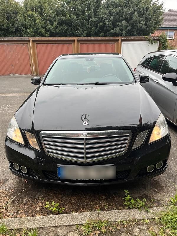 Schwarz Gebraucht 2009 Mercedes E250 Limousine | 7.500 € (Guter Preis) - Bild 1/4