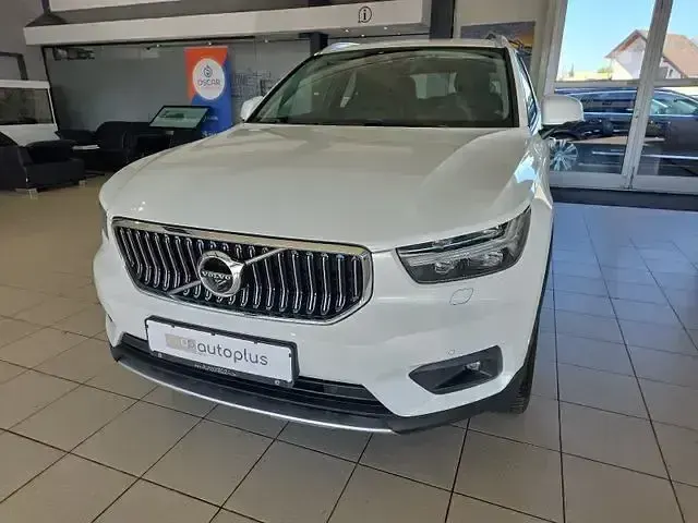 Używany Volvo XC40 Plus 197 KM (144 kW) 2022 Beżowy SUV