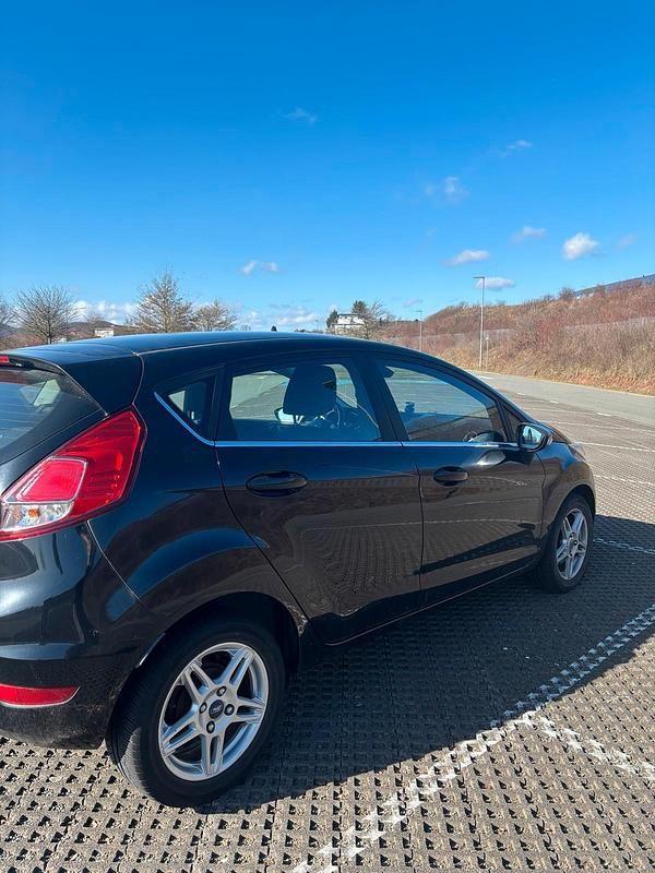Gebraucht Ford Fiesta Titanium 80 PS (58 kW) 2013 Schwarz Kleinwagen