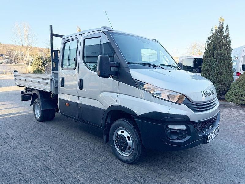 Gebraucht Iveco Daily 150 PS (110 kW) 2017 Silber Limousine