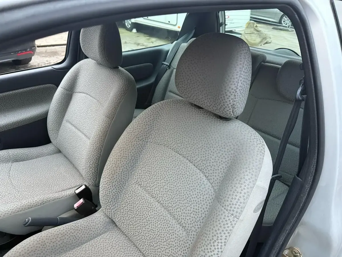 Gebraucht Renault Clio 58 PS (42 kW) 2005 Silber Kleinwagen