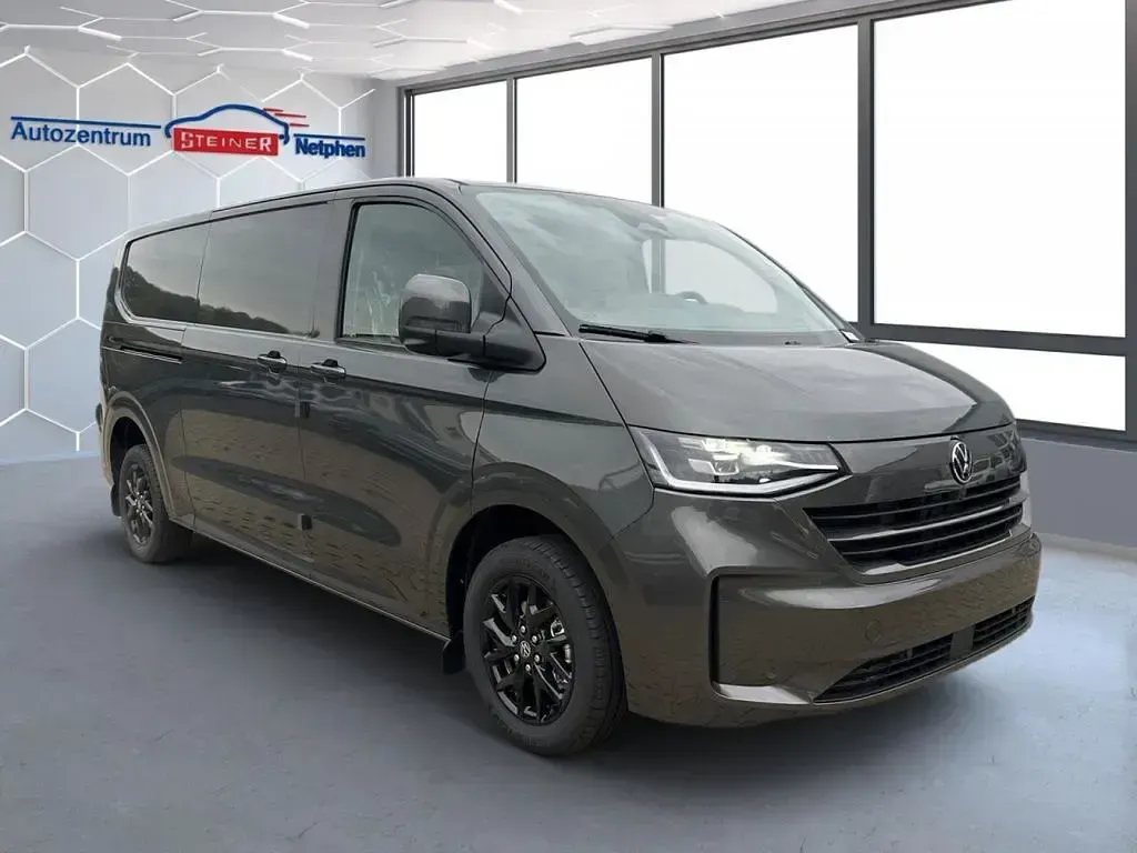 Neu VW T7 150 PS (110 kW) 2026 Grau Van