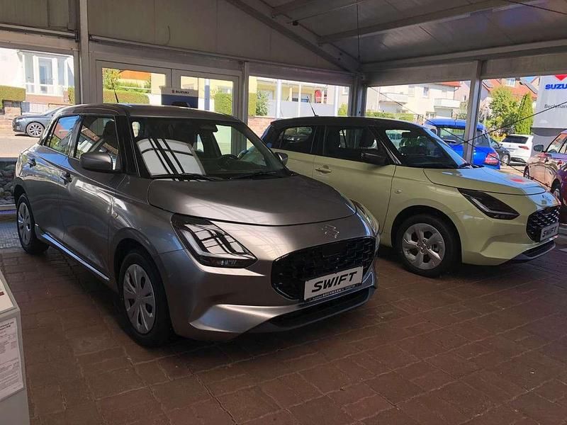 Premium silver Neu 2025 Suzuki Swift Club Kleinwagen | 17.490 € - Bild 1/4
