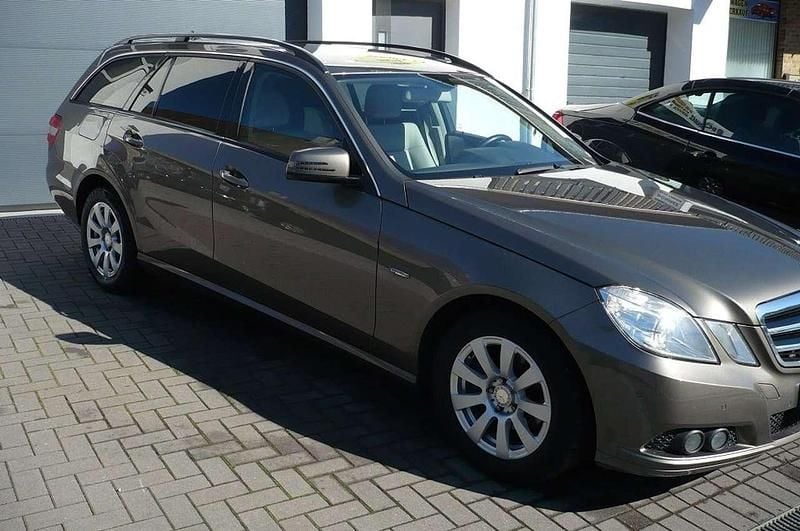 Gebraucht Mercedes E220 170 PS (125 kW) 2010 Braun Kombi