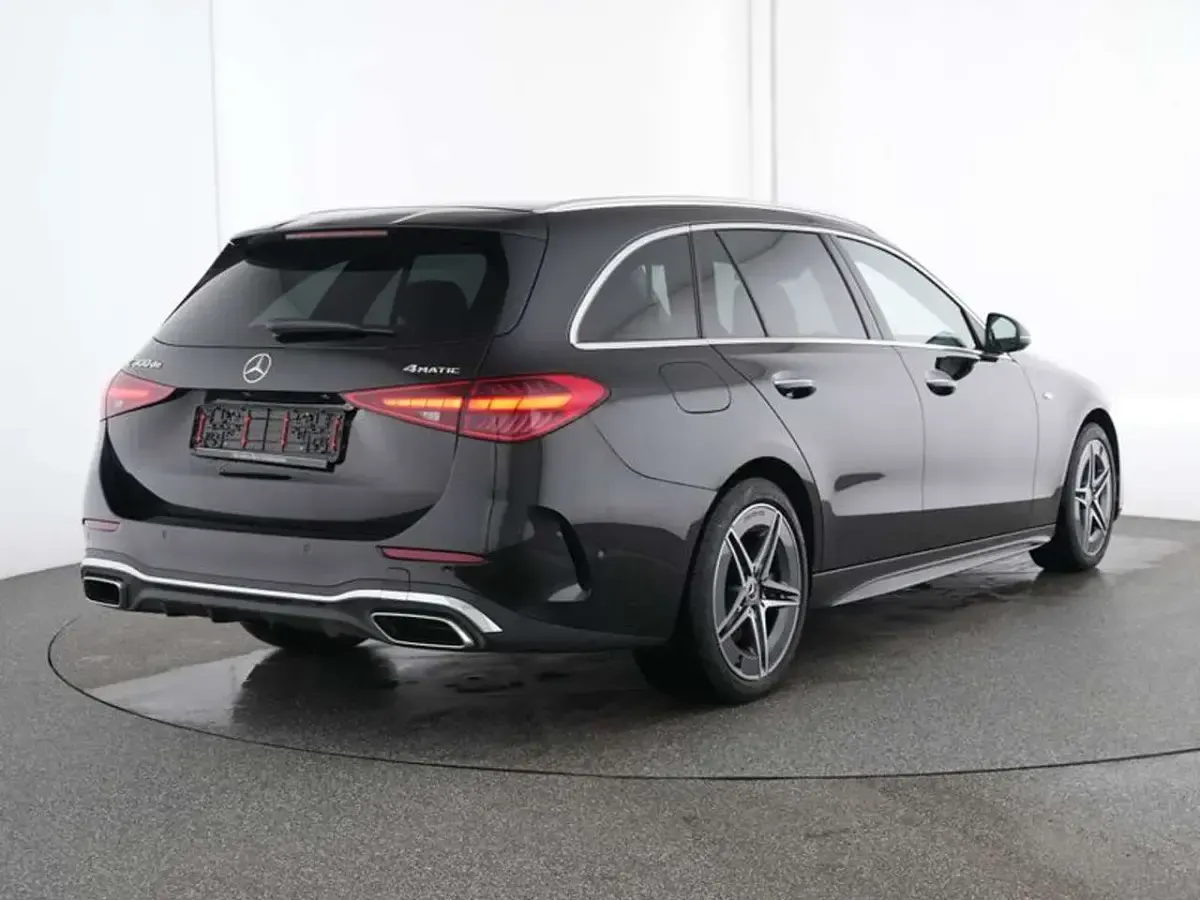 Gebraucht Mercedes C300e AMG 197 PS (144 kW) 2025 Obsidianschwarz metallic Kombi
