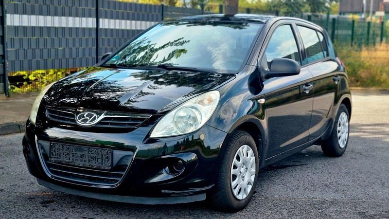 Schwarz Gebraucht 2011 Hyundai i20 Kleinwagen | 3.950 € (Fairer Preis) - Bild 1/4
