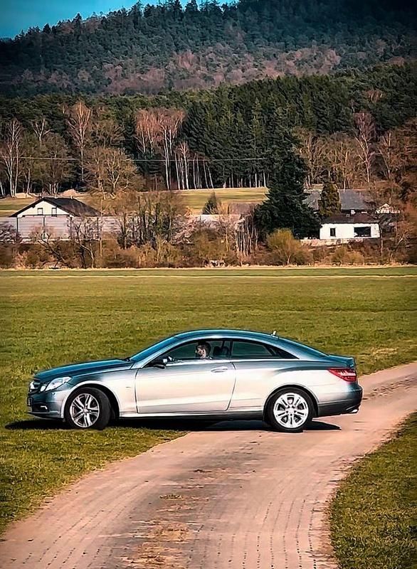 Usata Mercedes E350 231 CV (169 kW) 2009 Grigio Coupé