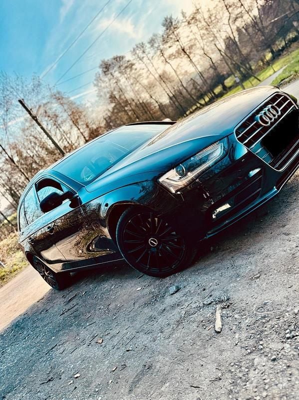 Schwarz Gebraucht 2012 Audi A4 Kombi | 8.900 € (Fairer Preis) - Bild 1/3