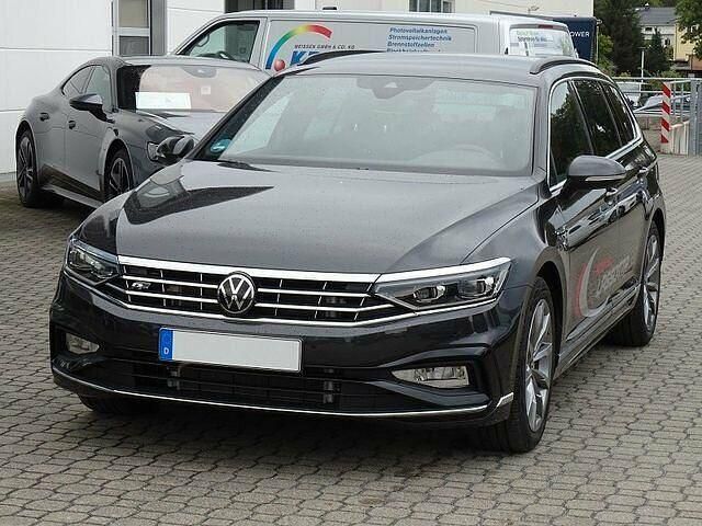 Gebraucht VW Passat R-line 150 PS (110 kW) 2024 Mangangrau metallic Kombi