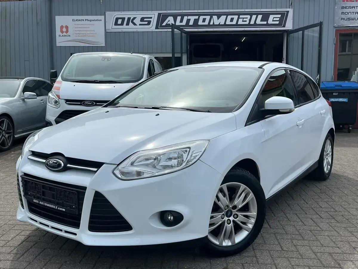 Usata Ford Focus 125 CV (91 kW) 2011 Bianco Utilitaria