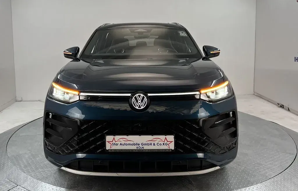 Gebraucht VW Tayron Pro 193 PS (141 kW) 2025 Nightshade blue SUV