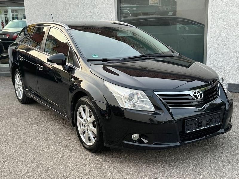 Schwarz Gebraucht 2009 Toyota Avensis Kombi | 5.990 € (Etwas zu teuer) - Bild 1/4