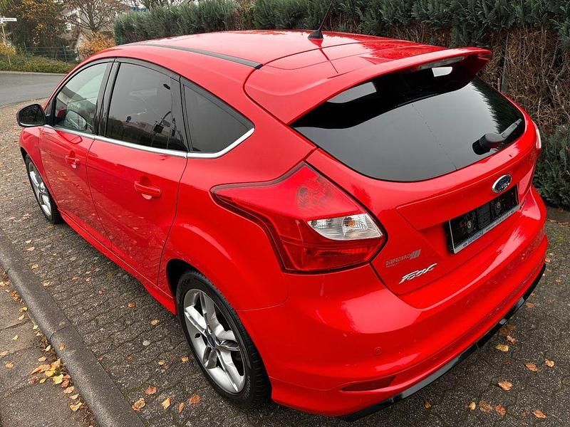 Gebraucht Ford Focus Sport 150 PS (110 kW) 2013 Rot Limousine