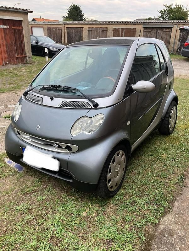 Grau Gebraucht 2004 Smart ForTwo Coupé Passion Kleinwagen | 2.399 € (Fairer Preis) - Bild 1/4