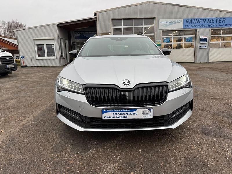Gebraucht Skoda Superb SportLine 200 PS (147 kW) 2022 Silber Kombi