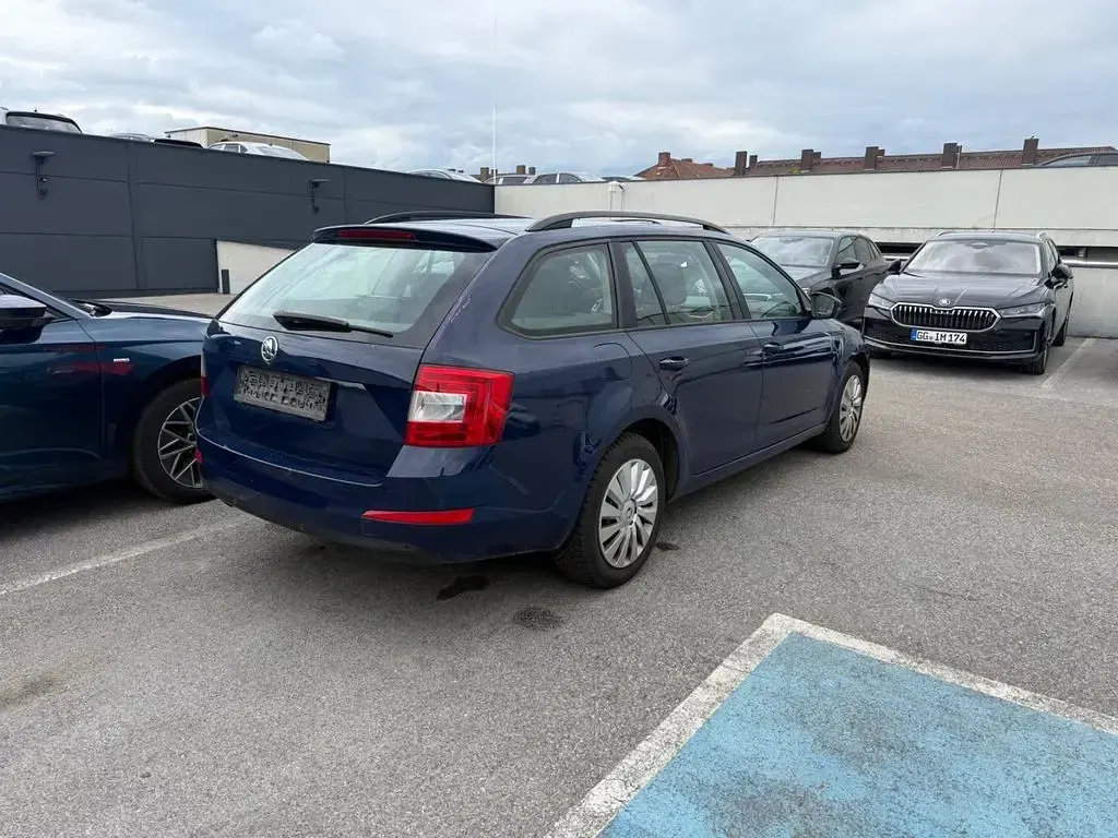 Gebraucht Skoda Octavia Ambition 105 PS (77 kW) 2015 Blau Kombi