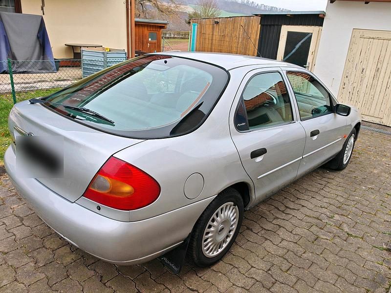 Gebraucht Ford Mondeo 115 PS (84 kW) 1999 Grau Limousine