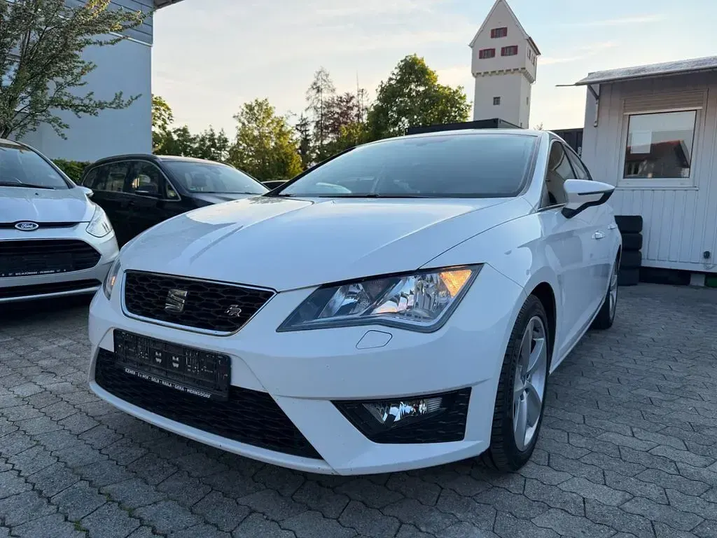 Używany Seat Leon FR 150 KM (110 kW) 2015 Biały Sedan/Limuzyna