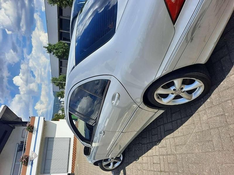 Grau Gebraucht 2004 Mercedes C200 Classic Limousine | 3.300 € (Fairer Preis) - Bild 1/4