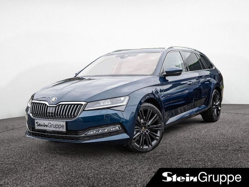 Lavablau metallic Gebraucht 2024 Skoda Superb Style Kombi | 38.990 € - Bild 1/4