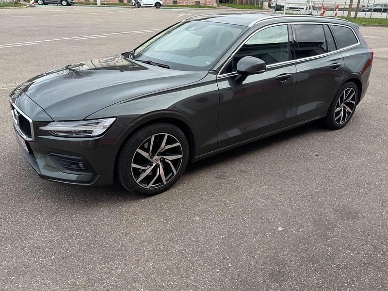 Gebraucht Volvo V60 190 PS (139 kW) 2019 Grau Kombi