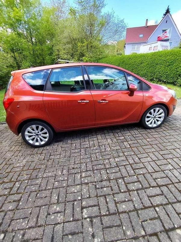 Gebraucht Opel Meriva Innovation 131 PS (96 kW) 2013 Orange Van / Kleinbus