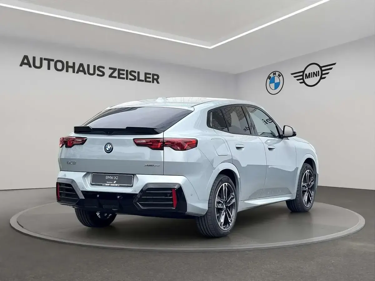 Neu BMW iX2 Performance 230 kW (313 PS) 2025 M brooklyn grau SUV