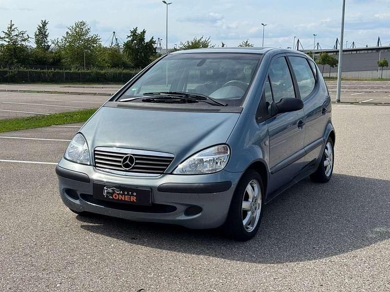 Hellblau Gebraucht 2002 Mercedes A160 Kleinwagen | 2.950 € (Etwas zu teuer) - Bild 1/4