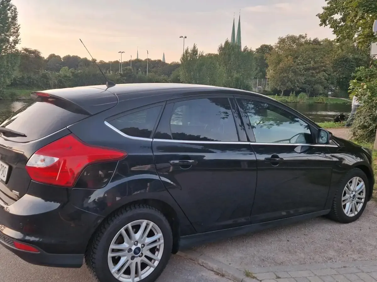 Gebraucht Ford Focus 125 PS (91 kW) 2013 Schwarz Limousine