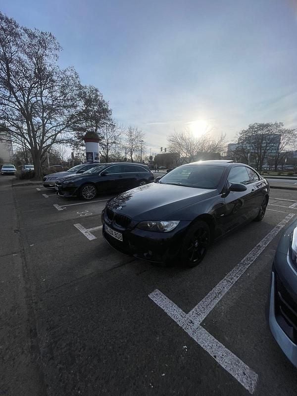 Gebraucht BMW 320 170 PS (125 kW) 2009 Schwarz Coupé