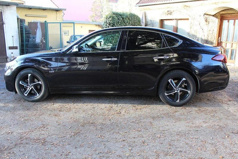 Gebraucht Infiniti Q70 170 PS (125 kW) 2016 Schwarz Limousine