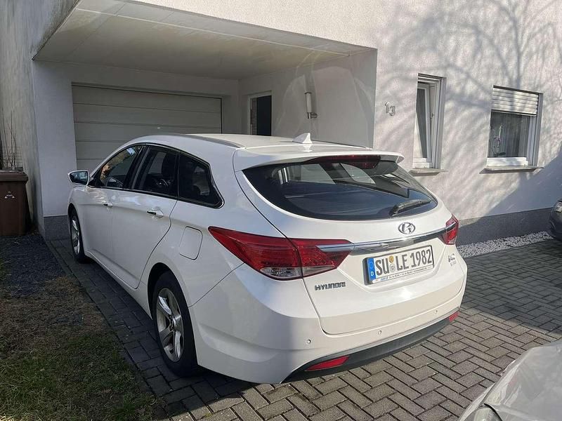 Gebraucht Hyundai i40 Premium 136 PS (100 kW) 2015 Weiß Kombi