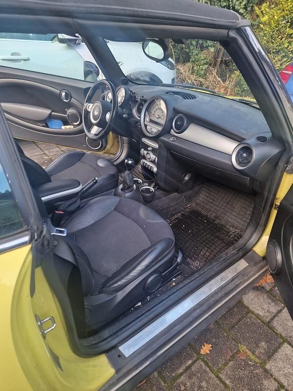 Gebraucht Mini Cooper Cabriolet 120 PS (88 kW) 2009 Gelb Cabrio